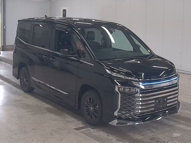 Japan Auction Vehicles 8 2023 Toyota Voxy Hybrid S-Z 4WD auction photo