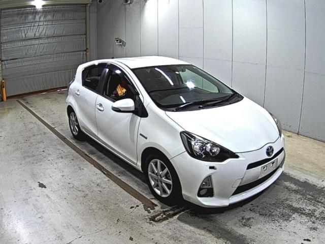 2013 Toyota Aqua G Japan auction vehicle