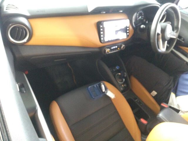 2021 Nissan Kicks X Two-Tone Interior Edition auction photo 3