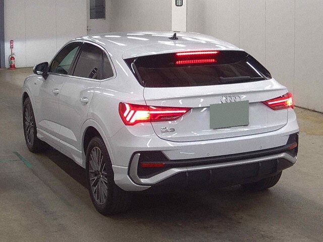 2023 Audi Q3 Sportback 35TFSI Sライン auction photo 2