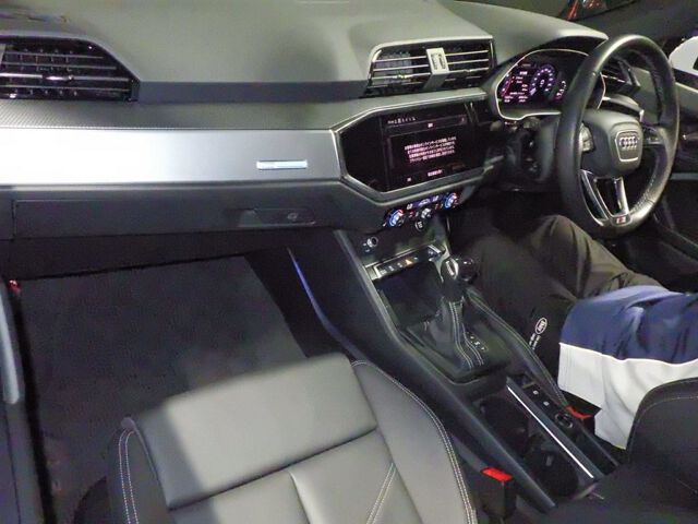 2023 Audi Q3 Sportback 35TFSI Sライン auction photo 3
