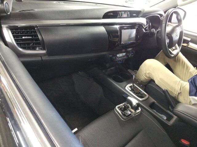 2022 Toyota Hilux Z 4WD auction photo 6