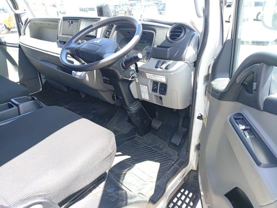 2020 Mitsubishi Fuso Canter auction photo 3
