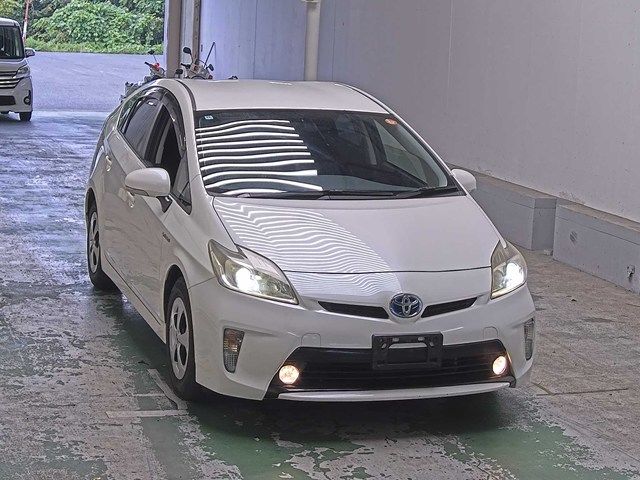 2014 Toyota Prius S Japan auction vehicle