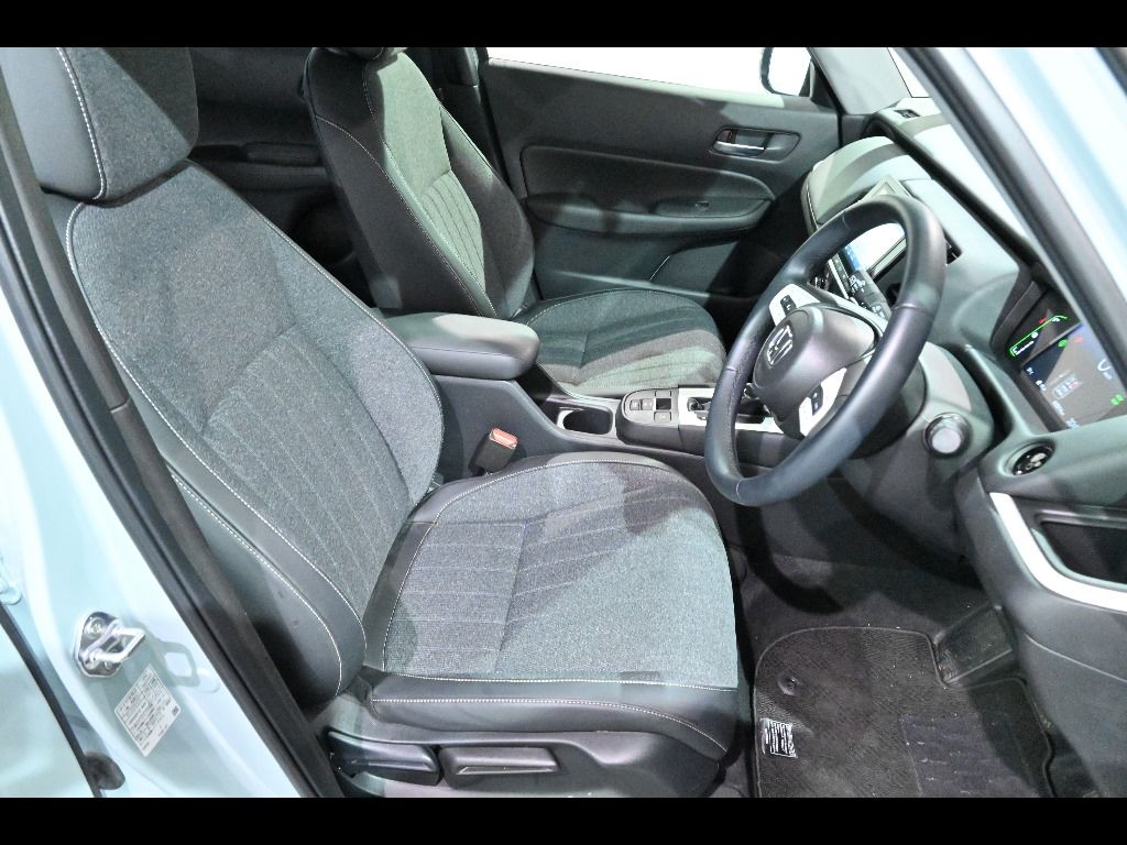 2025 Honda Fit 4WD e:HEVホーム auction photo 6