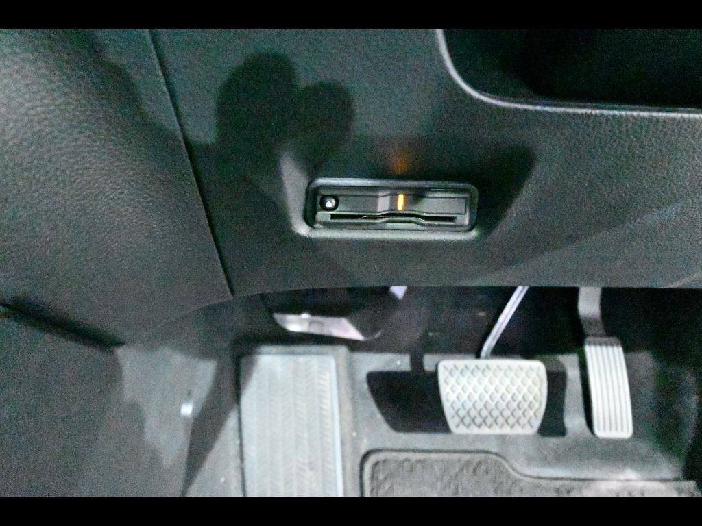 2025 Honda Fit 4WD e:HEVホーム auction photo 12