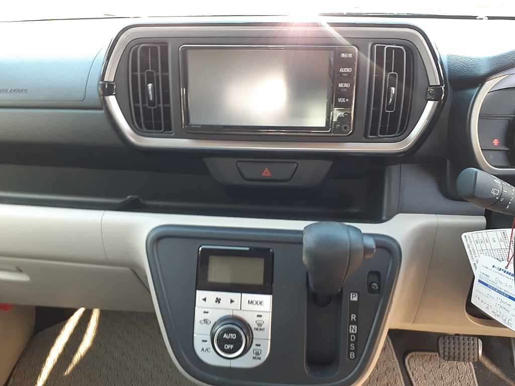 2022 Toyota Passo X L Package auction photo 12