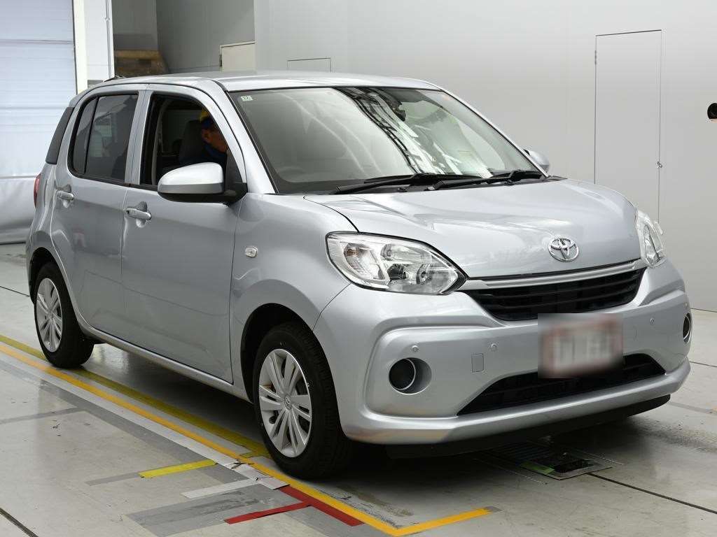 2022 Toyota Passo X L Package auction photo 5