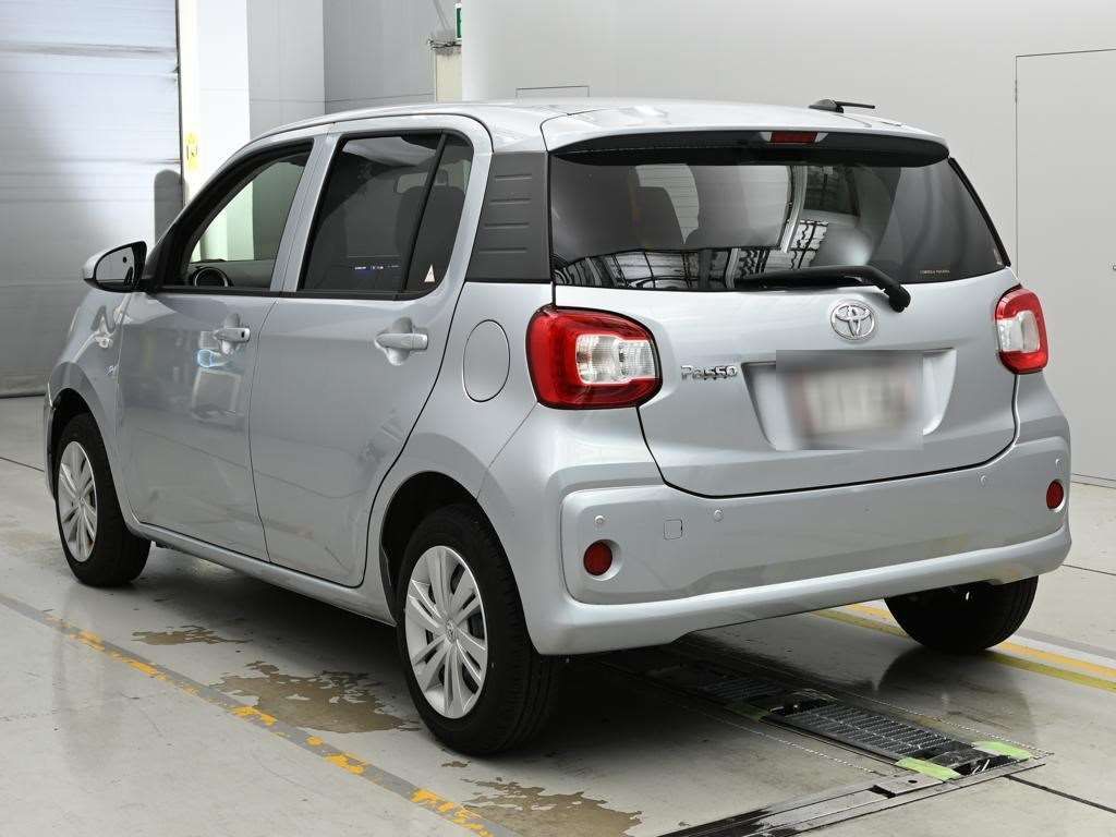 2022 Toyota Passo X L Package auction photo 6