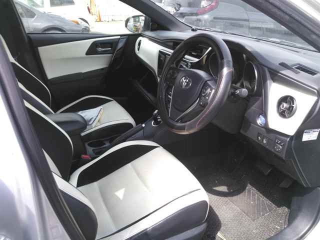 2017 Toyota Auris ハイブリッドGパッケージ auction photo 3