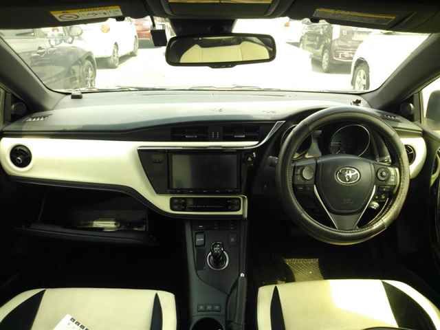 2017 Toyota Auris ハイブリッドGパッケージ auction photo 8