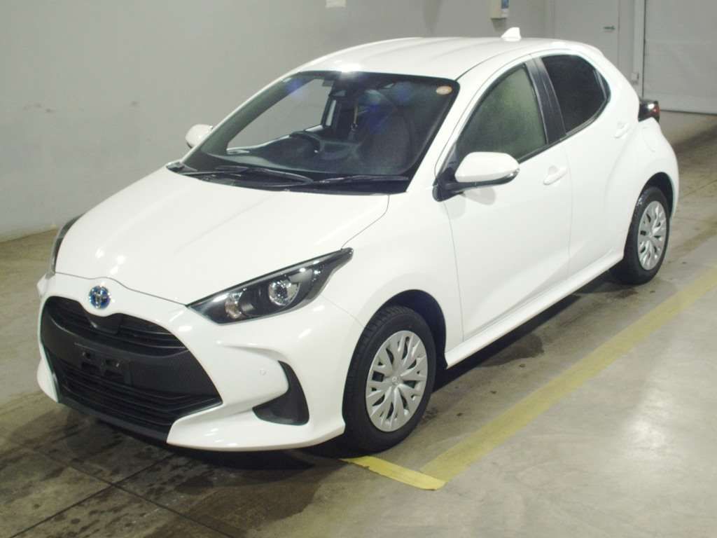 2023 Toyota Yaris ハイブリッドX 4WD Japan auction vehicle