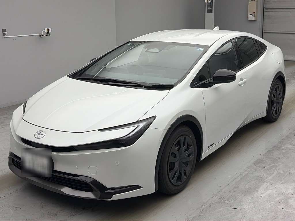 2025 Toyota Prius Z 4WD Japan auction vehicle