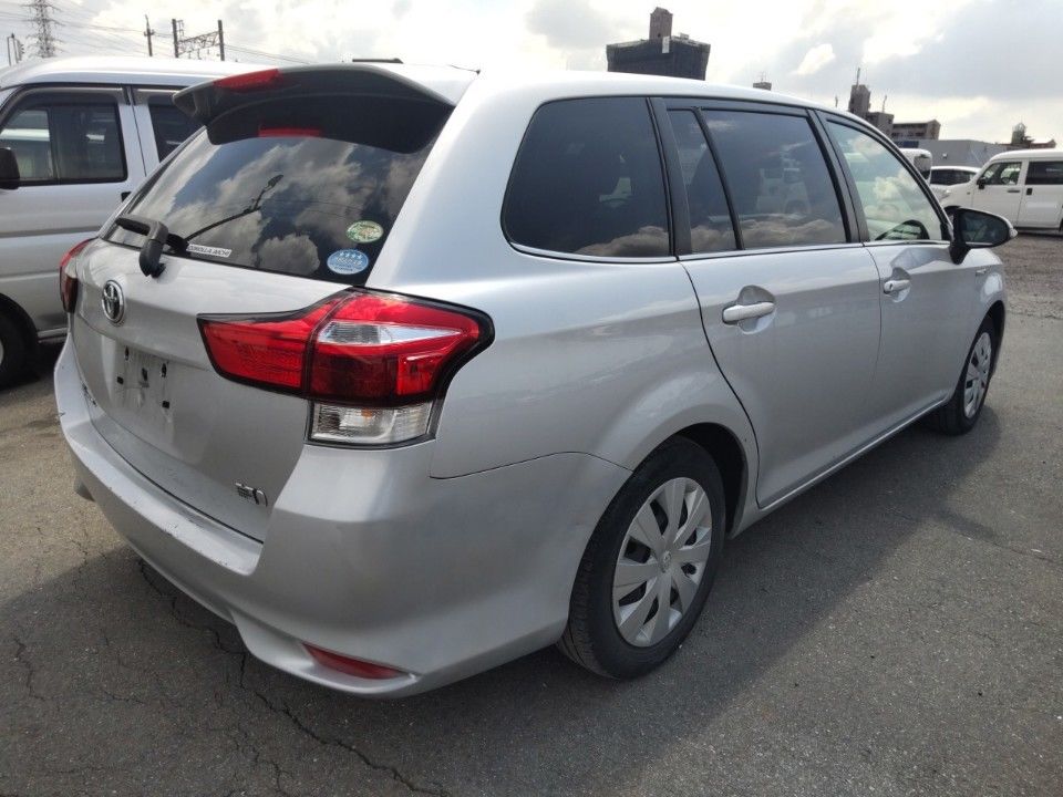 2016 Toyota Corolla Fielder auction photo 2