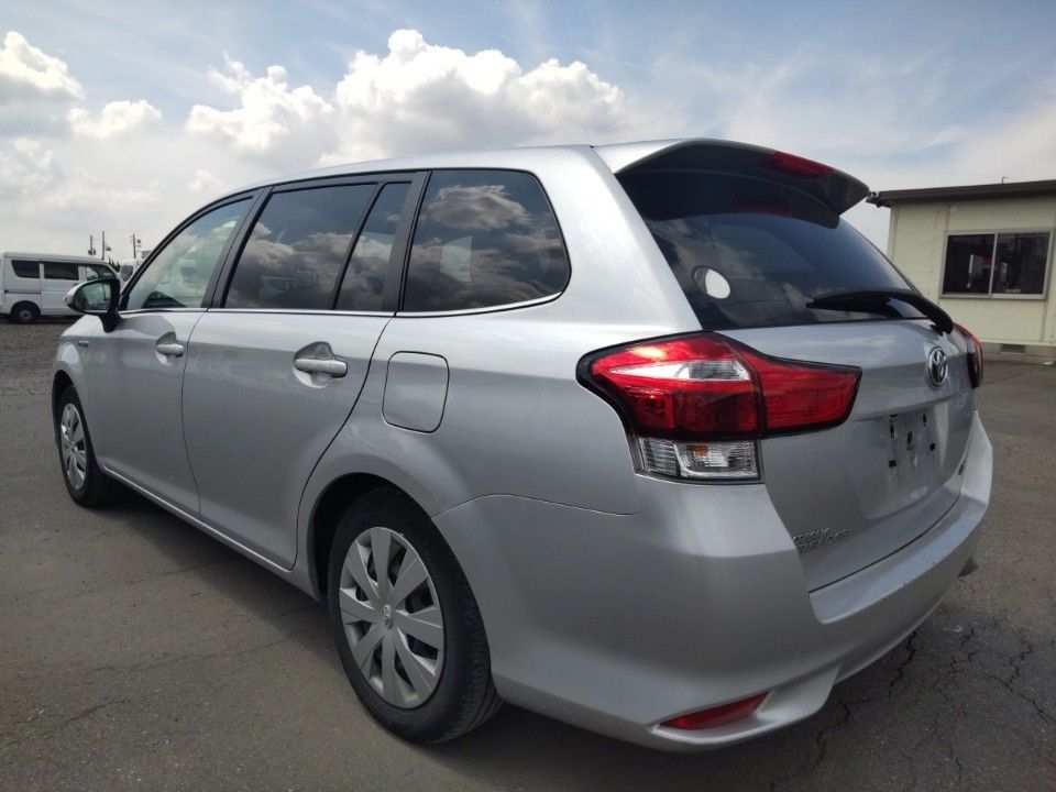 2016 Toyota Corolla Fielder auction photo 6