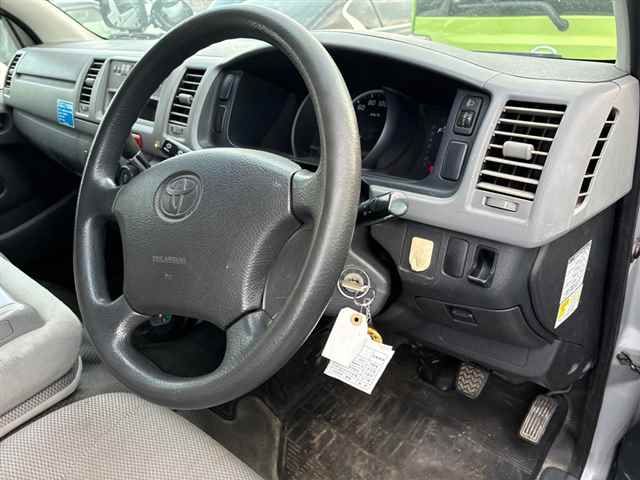 2006 Toyota Hiace auction photo 3