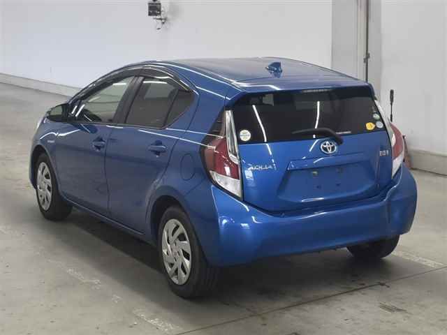 2015 Toyota Aqua S auction photo 2