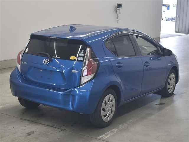 2015 Toyota Aqua S auction photo 5