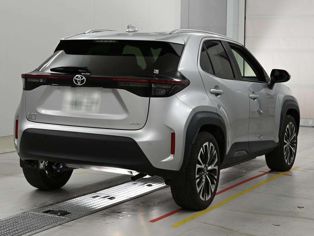 2021 Toyota Yaris Cross Z 4WD auction photo 2