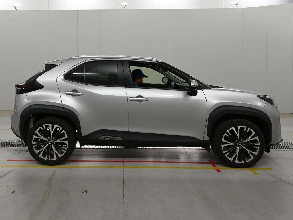 2021 Toyota Yaris Cross Z 4WD auction photo 3