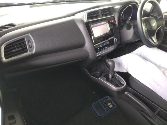2015 Honda Fit 13G-F Package auction photo 3