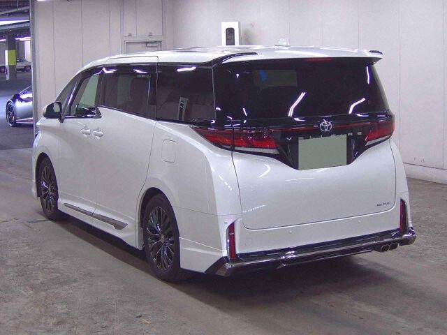 2025 Toyota Vellfire Z Premier auction photo 2