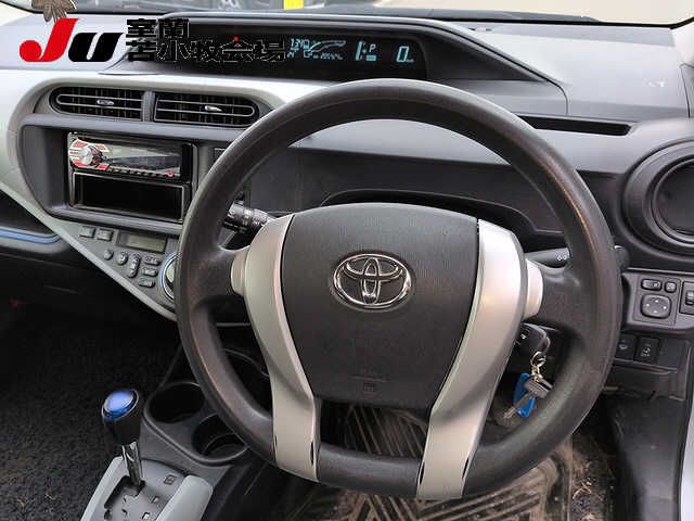 2014 Toyota Aqua S auction photo 6