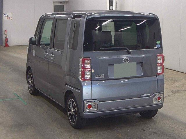 2016 Toyota ピクシスメガ D SA II auction photo 2