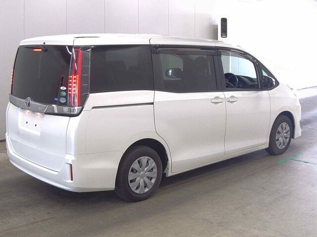 2018 Toyota Noah X auction photo 5