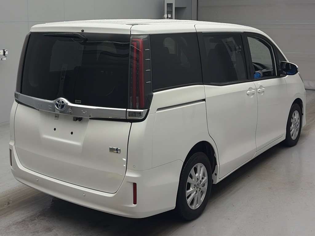 2021 Toyota Noah X auction photo 2