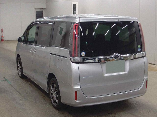 2020 Toyota Noah X auction photo 2