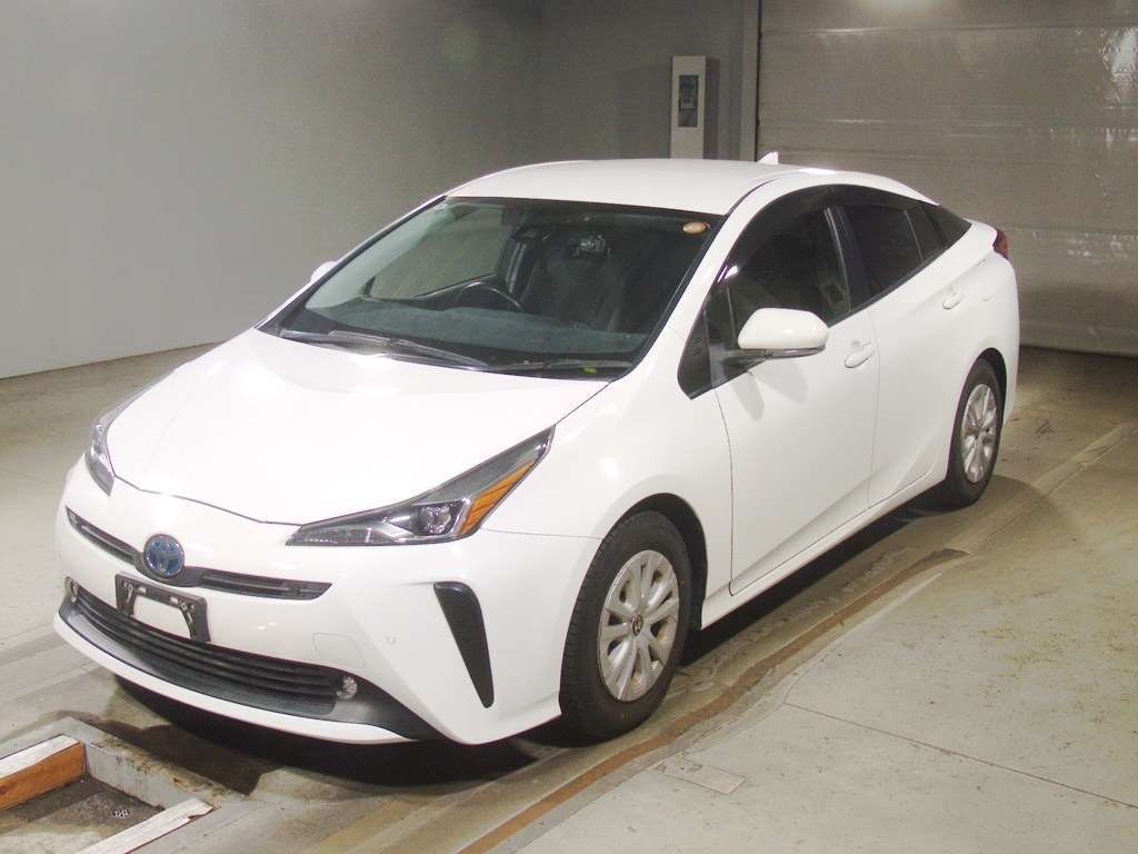 Japan Auction Vehicles 4 2021 Toyota Prius S 4WD auction photo