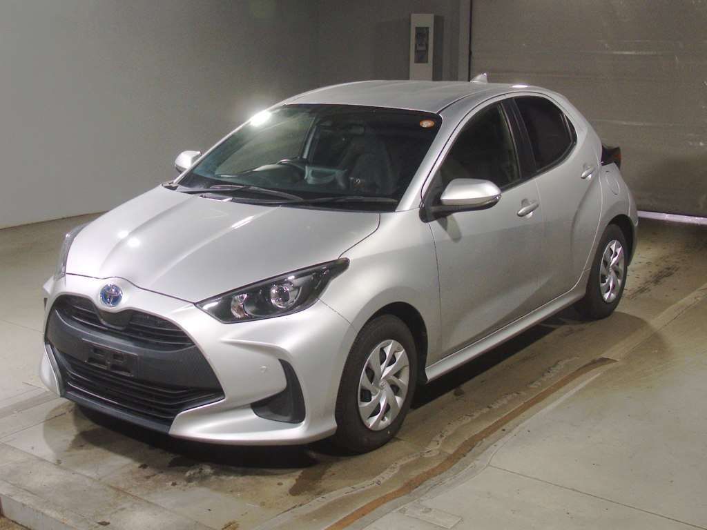 Japan Auction Vehicles 4 2021 Toyota Yaris ハイブリッドX auction photo