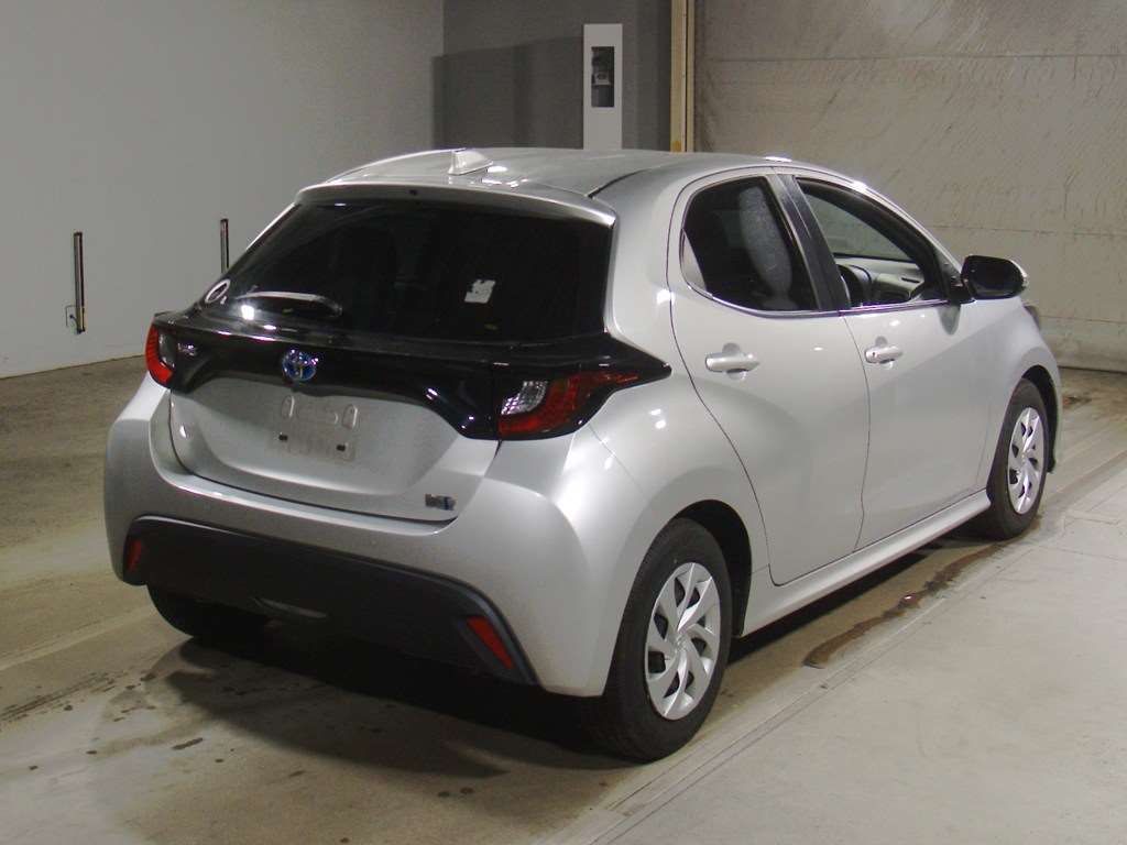 2021 Toyota Yaris ハイブリッドX auction photo 2