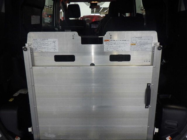 2020 Toyota Noah X Welcab 4WD auction photo 6