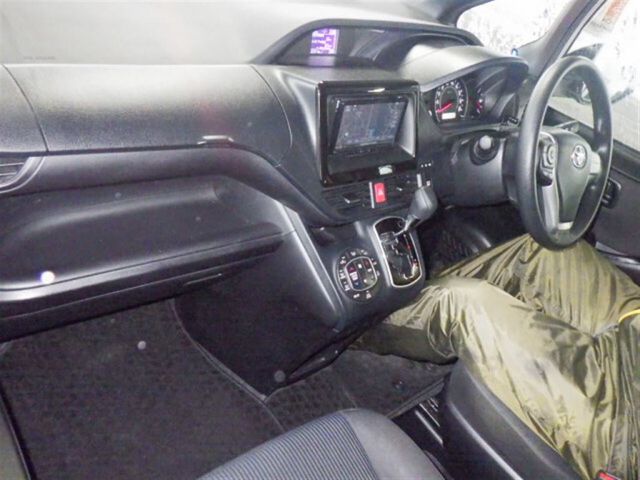 2020 Toyota Noah X Welcab 4WD auction photo 3