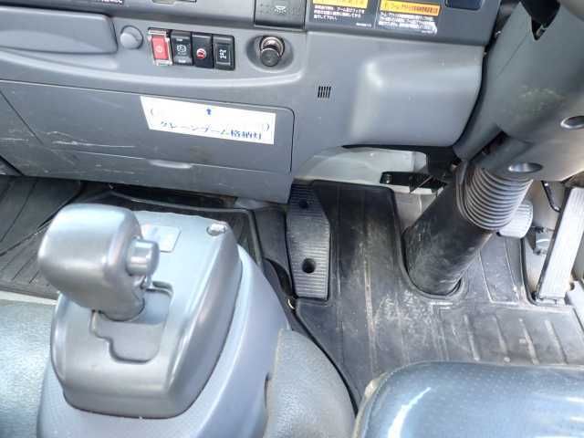 2019 Isuzu Forward 2.55t crane equipped auction photo 11