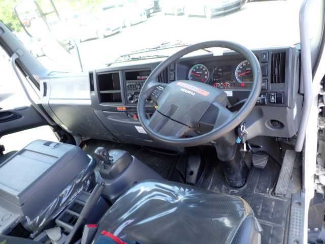 2019 Isuzu Forward 2.55t crane equipped auction photo 5