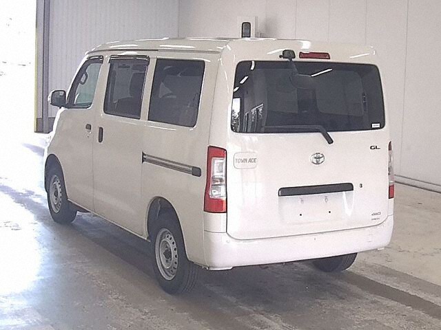 2022 Toyota TownAce Van GL 4WD auction photo 2