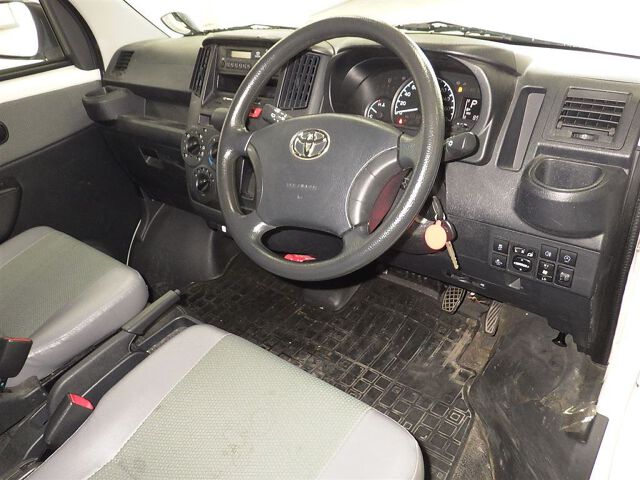 2022 Toyota TownAce Van GL 4WD auction photo 6