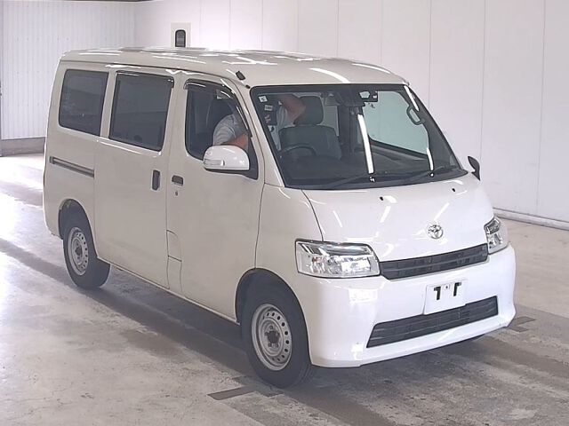 Japan Auction Vehicles 8 2022 Toyota TownAce Van GL 4WD auction photo