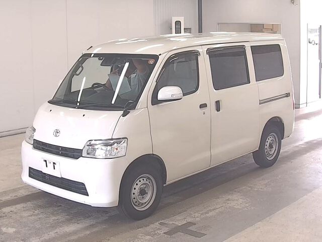 2022 Toyota TownAce Van GL 4WD auction photo 4