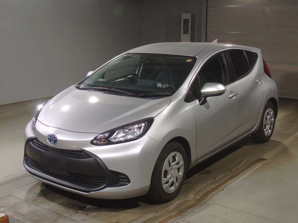 2022 Toyota Aqua X Japan auction vehicle