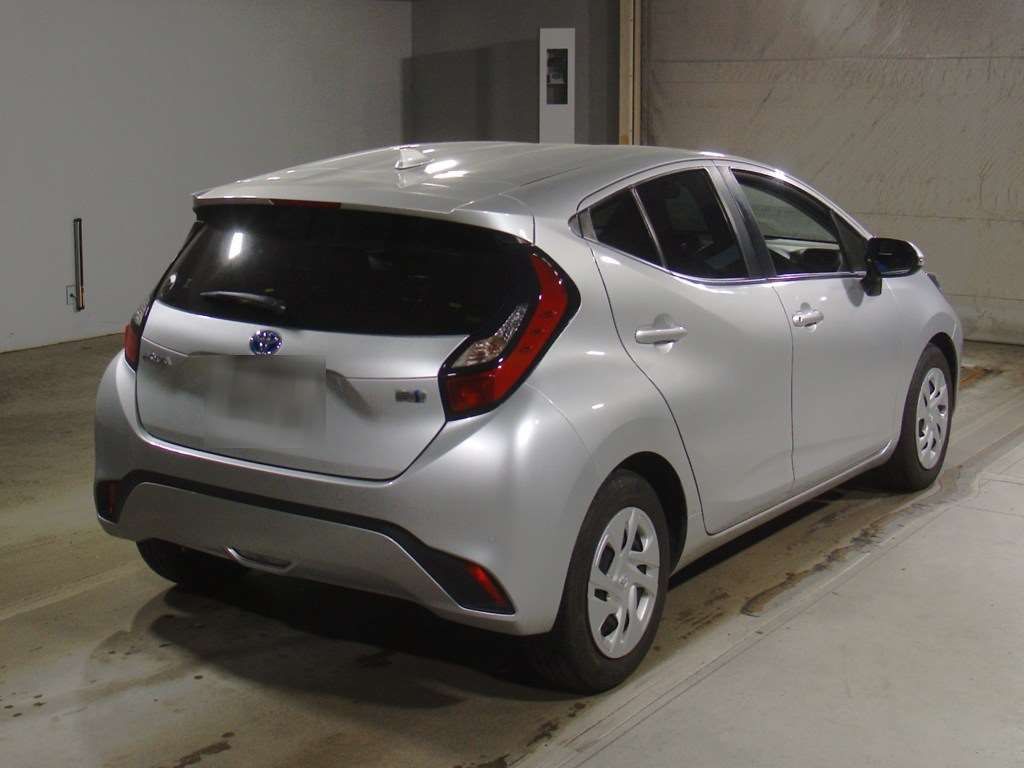 2022 Toyota Aqua X auction photo 2