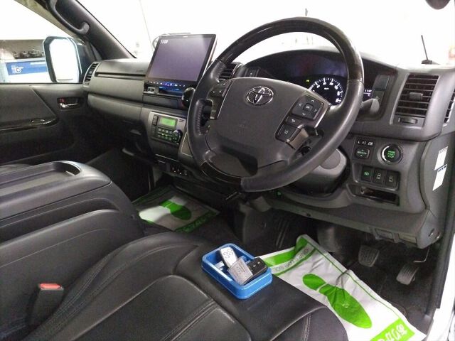 2024 Toyota Hiace L Super GL Dark 2 4WD auction photo 3