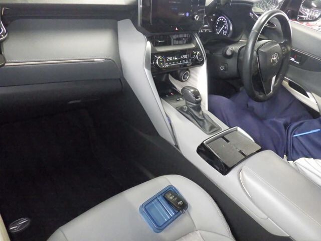 2023 Toyota Harrier G auction photo 3