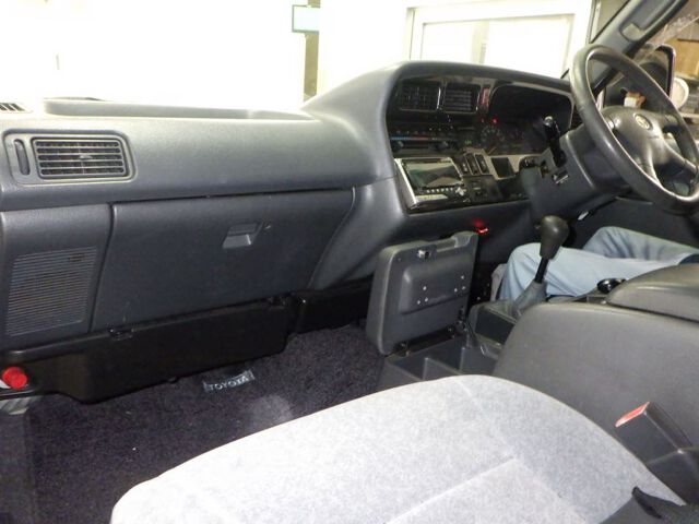 2001 Toyota Hiace Long Super GL 4WD auction photo 3