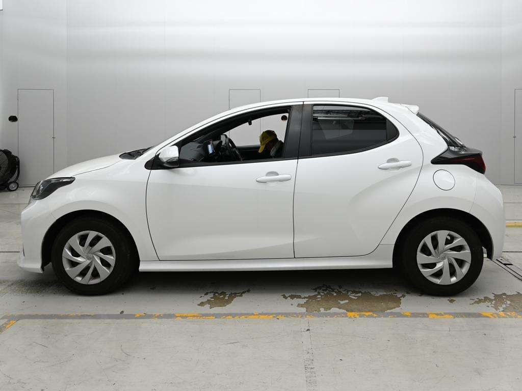 2022 Toyota Yaris X auction photo 4