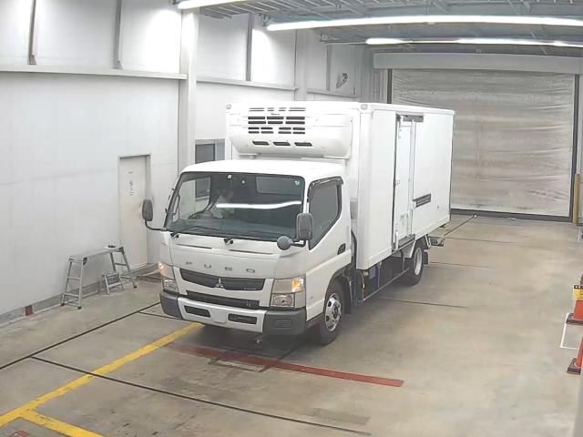 Japan Auction Vehicles 10 2016 Mitsubishi Fuso Canter Refrigerated and frozen trucks auction photo