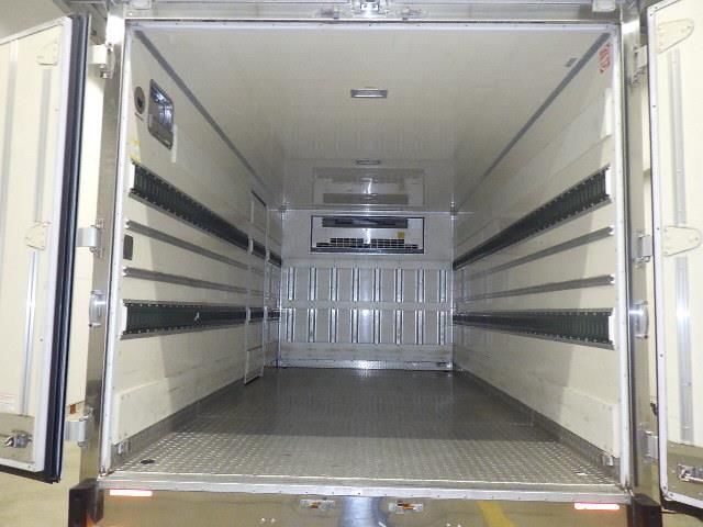 2016 Mitsubishi Fuso Canter Refrigerated and frozen trucks auction photo 4